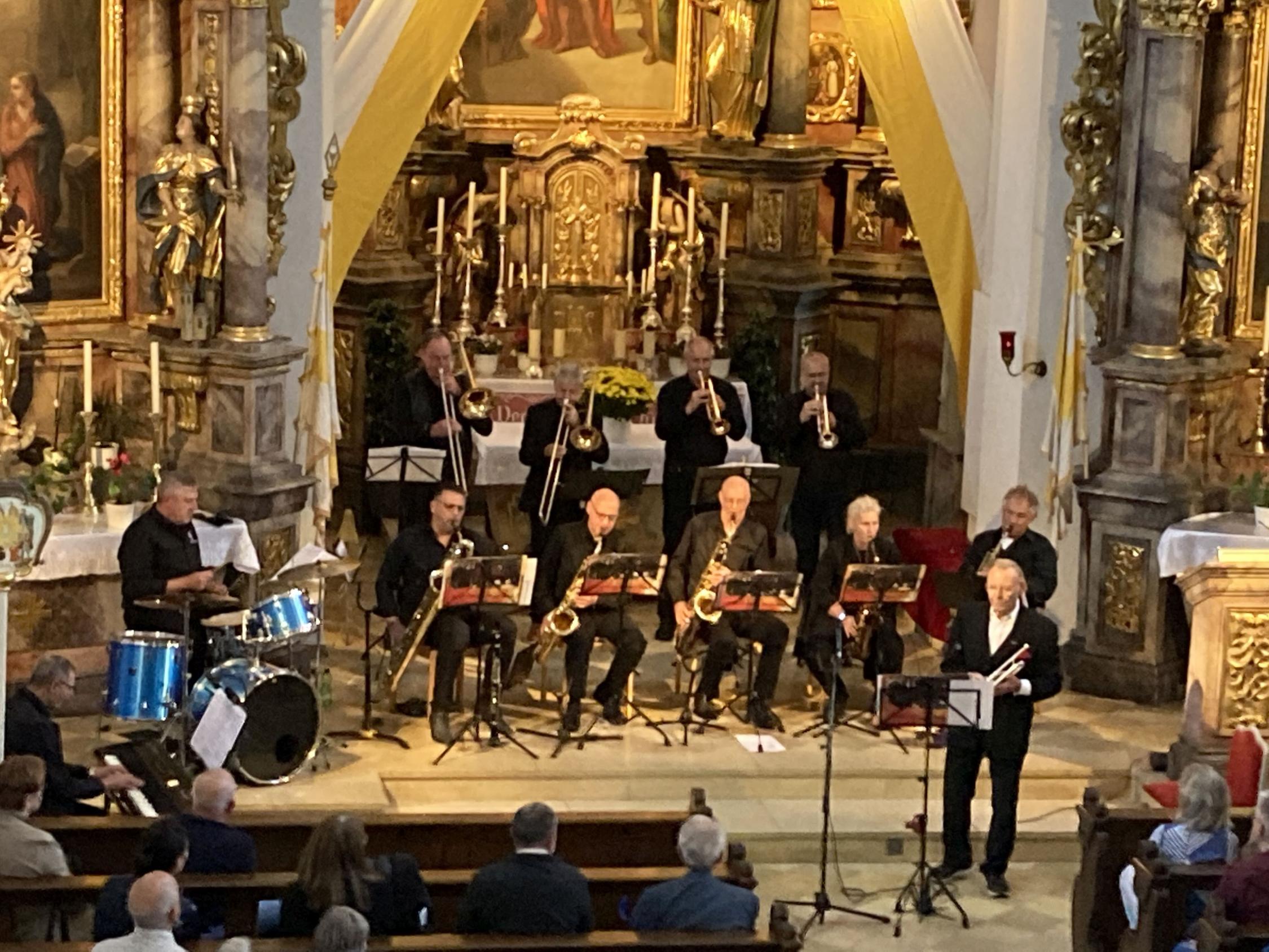 Bild_Otto Herzog m. Band