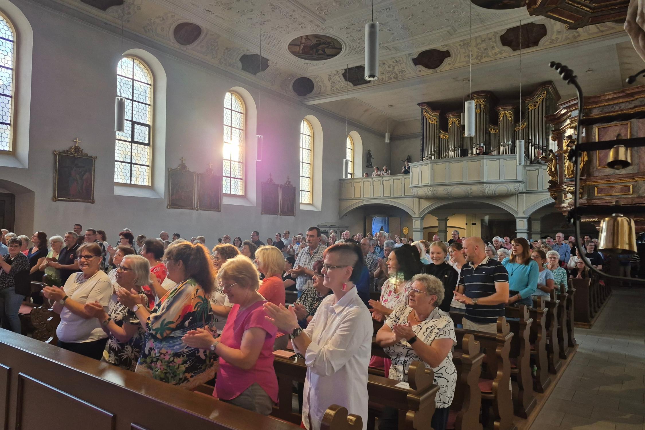 Schlager-Andacht in Hirschaid St. Vitus 19.7.2026 - volle Kirche - große Begeisterung der Besucher